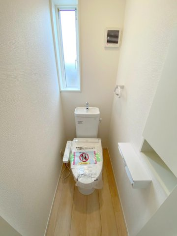 米子市皆生6丁目第一新築分譲住宅のトイレ|2ヶ所にトイレもございます。もちろんウォシュレットも設置予定