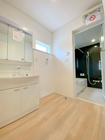 米子市皆生6丁目第一新築分譲住宅の独立洗面台|シャンプードレッサー標準装備になります。