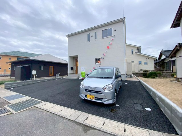 米子市皆生6丁目第一新築分譲住宅の駐車場|駐車場は車種によりますが、並列４台可能です♪