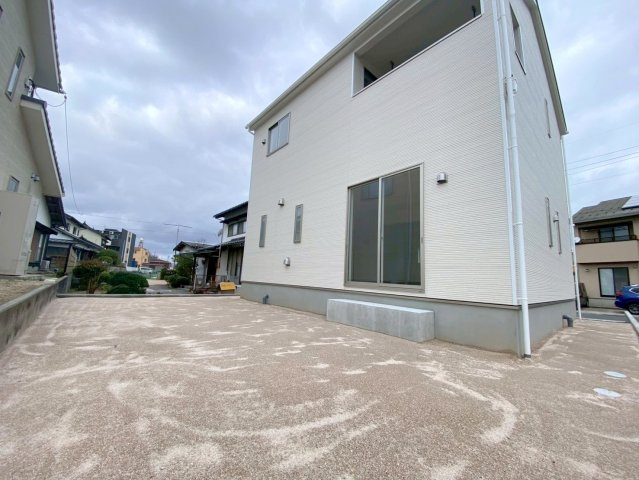 米子市皆生6丁目第一新築分譲住宅の庭|敷地内も白く庭・家庭菜園としても利用できる配置設定となります。