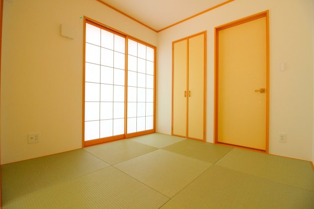 米子市皆生6丁目第一新築分譲住宅の和室|≪同仕様写真≫
いろいろな用途で使用可能な和室もございます♪