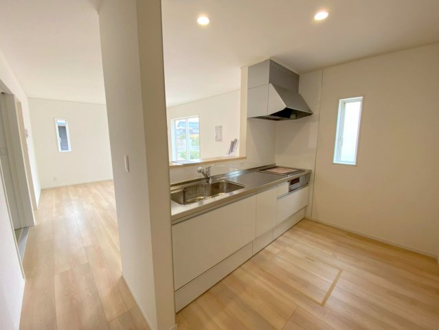 米子市皆生6丁目第一新築分譲住宅のキッチン|ご家族団らんのLDK写真になります。