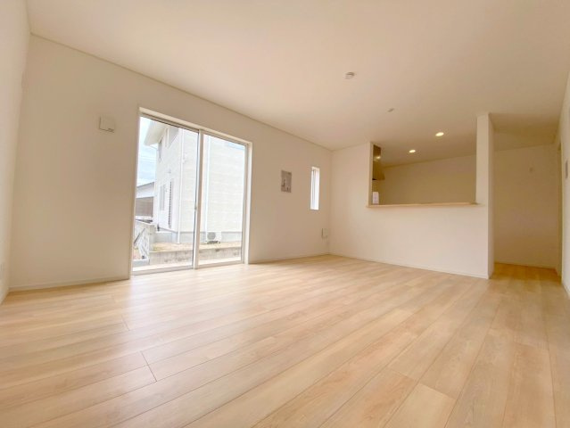 米子市皆生6丁目第一新築分譲住宅の居間・リビング|ご家族団らんのLDK写真になります。