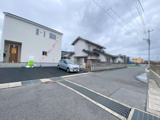 米子市皆生6丁目第一新築分譲住宅の駐車場|北側接道：公道幅員約5.6ｍとなっております〇
