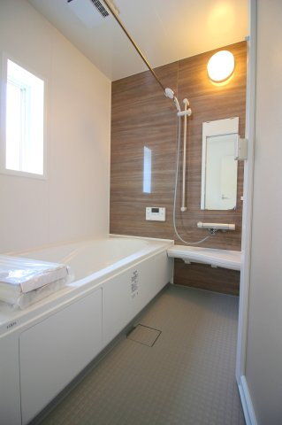 米子市皆生6丁目第一新築分譲住宅の浴室|≪同仕様写真≫
１坪のユニットバスになります。標準で浴室乾燥・暖房等の機能が付きます。