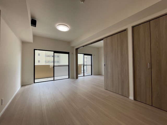 【居間・リビング】 | 朝日プラザ筑紫野プティックス | リビングは広く落ち着く空間になっており、お好きなレイアウトを楽しめます