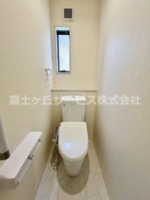 【トイレ】 | 牧之原市細江 7期 新築一戸建て 1号棟 | 寝室側のトイレ