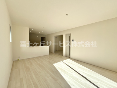 【居間・リビング】 | 牧之原市細江 7期 新築一戸建て 1号棟 | LDK16帖