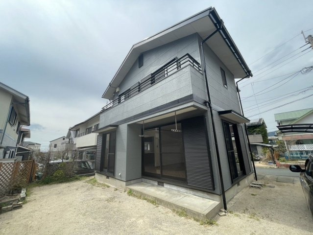 【庭】 | 糟屋郡宇美町神武原３丁目　戸建て | 広くて陽当りの良いお庭はガーデニングや家庭菜園を楽しむことができそうです