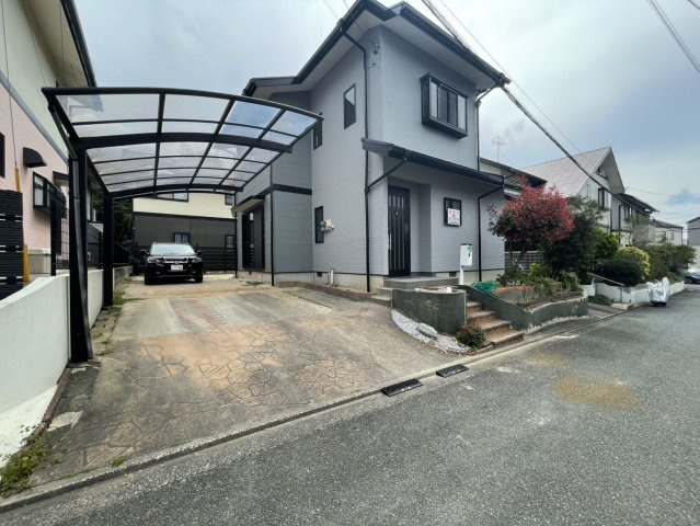 【外観】 | 糟屋郡宇美町神武原３丁目　戸建て | 落ち着いたグレー系の外壁に生まれ変わりました！屋根材も塗り替えてあるので安心して新生活を始められます