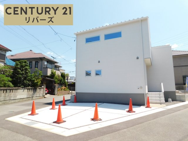 稲沢市北島町千野地の新築一戸建の前面道路含む現地写真|☆開放的な角地☆　　新価格！！いつでもご案内出来ます♪（お問合せ当日・平日・水曜・夜間でもＯＫ）　オール電化住宅！　駐車並列２台ＯＫ！　全居室収納完備で広いお家♪