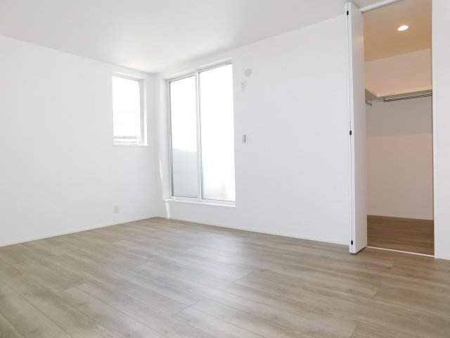 稲沢市北島町千野地の新築一戸建の洋室|◇２階洋室◇　　南面を含む２面採光で明るい洋室７．５帖　ＷＩＣ完備！　