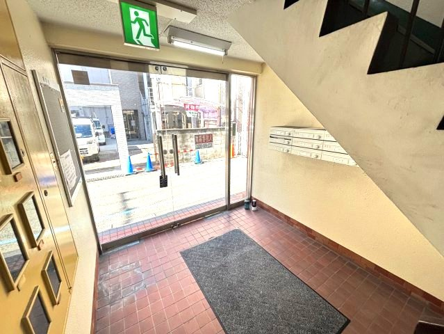 辻清マンションのロビー