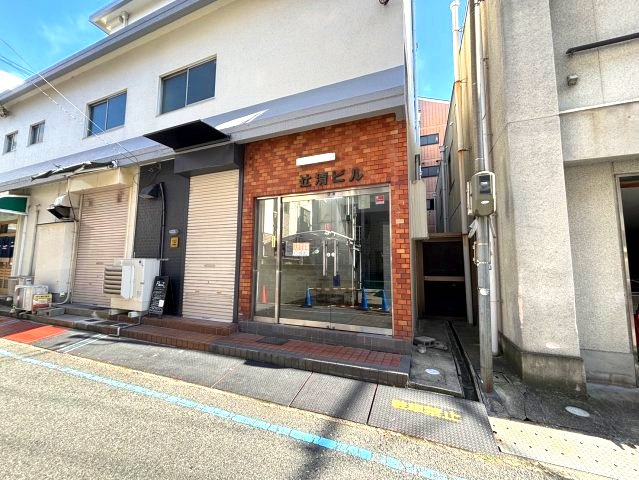 辻清マンションのエントランス