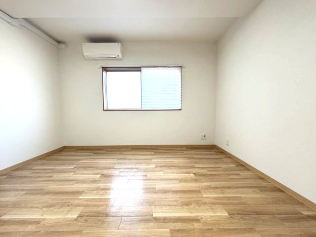 辻清マンションの洋室