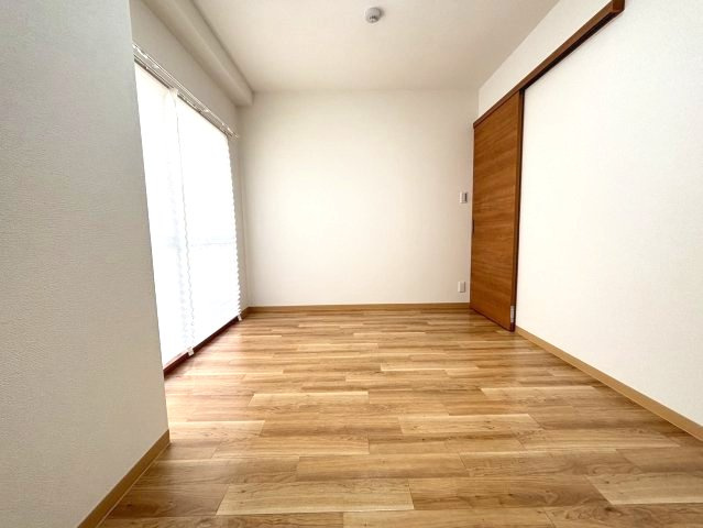 辻清マンションの洋室