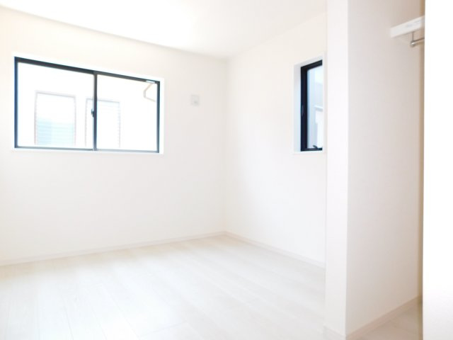 稲沢市北島町千野地の新築一戸建の洋室|◇２階洋室◇　　南面を含む２面採光で明るい洋室５．０６帖　ウォークインクローゼット完備♪　