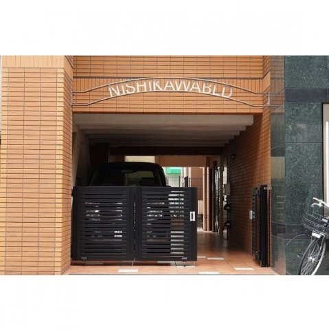 西川ビルのエントランス|エントランス