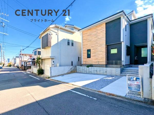 横浜市保土ケ谷区月見台の新築一戸建の前面道路含む現地写真|車通りが少ない為、小さなお子様にも安心です。
是非一度、現地へ起こしください。

