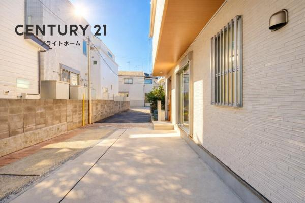 横浜市都筑区池辺町の新築一戸建の前面道路含む現地写真|落ち着いた街並みになります。
是非一度、現地へお越しください。 
ご自宅までの送迎もいたします