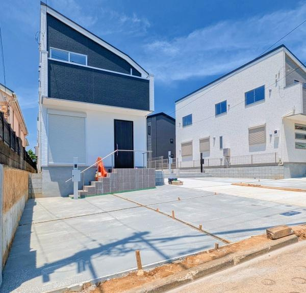 横浜市都筑区茅ケ崎東１丁目の新築一戸建の外観：施工例|同じ施工会社が建築した施工例です。
同仕様物件のご案内もさせていただきます。
※外壁・屋根・玄関等の色合いや形状は違います。