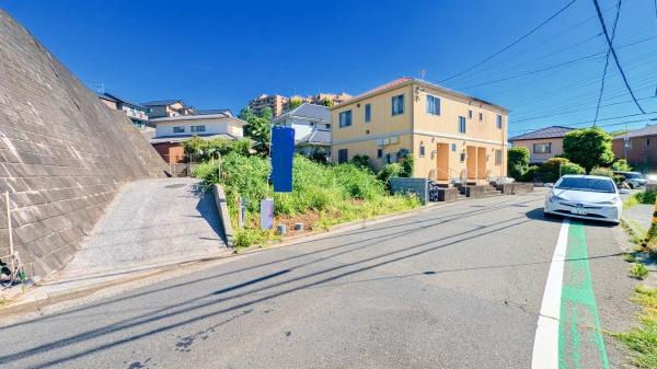 横浜市都筑区茅ケ崎東１丁目の新築一戸建の前面道路含む現地写真|同仕様物件のご案内をさせて頂きます。
お車でご自宅まで送迎承ります。