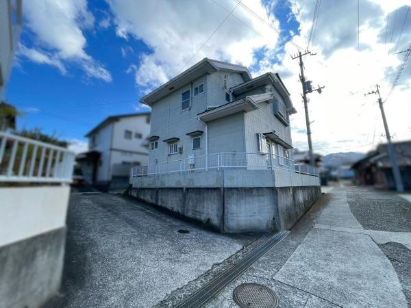 海南市木津　中古戸建の前面道路含む現地写真