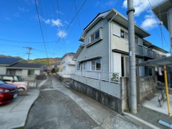 海南市木津　中古戸建の前面道路含む現地写真