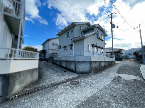 海南市木津　中古戸建の前面道路含む現地写真