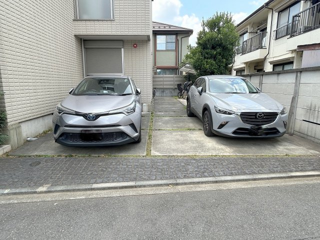 グランドゥール武蔵境の駐車場