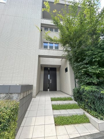 グランドゥール武蔵境のエントランス