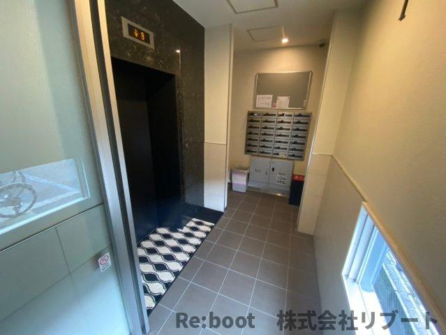 アルマース弐番館のエントランス