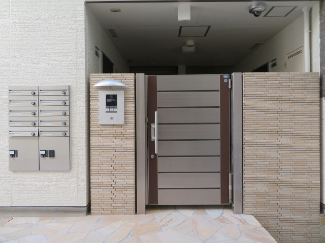 フジパレス放出Ⅰ番館のエントランス