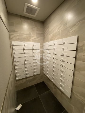 プレサンスOSAKA DOMECITYクロスティのその他共用部分|プレサンスOSAKA DOMECITYクロスティ（プレサンスオオサカドームシティクロスティ）　郵便ポスト