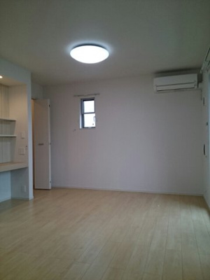 【居間・リビング】 | サンライズ | こちらのリビングで趣味の時間をお楽しみください