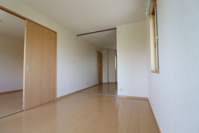 熊本市南区八幡１０丁目のアパートの居間・リビング