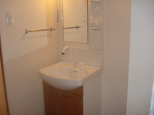 【洗面所】 | ロイヤルシャトーせいら | 洗髪洗面化粧台