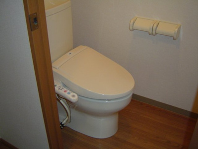 【トイレ】 | ロイヤルシャトーせいら | シャワー付トイレ