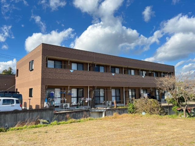 【外観】 | ロイヤルシャトーせいら | 外観写真（昼）