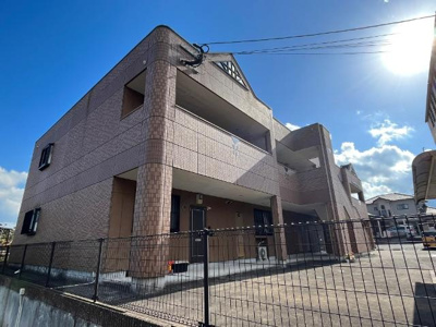 【外観】 | ロイヤルシャトーせいら | 外観写真（昼）