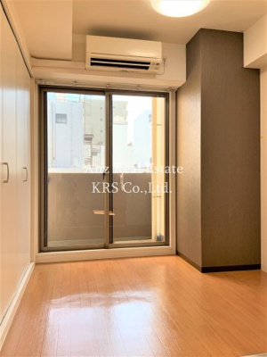 【寝室】 | トモ南堀江 | 3.6帖の寝室です♪エアコン付きです♪