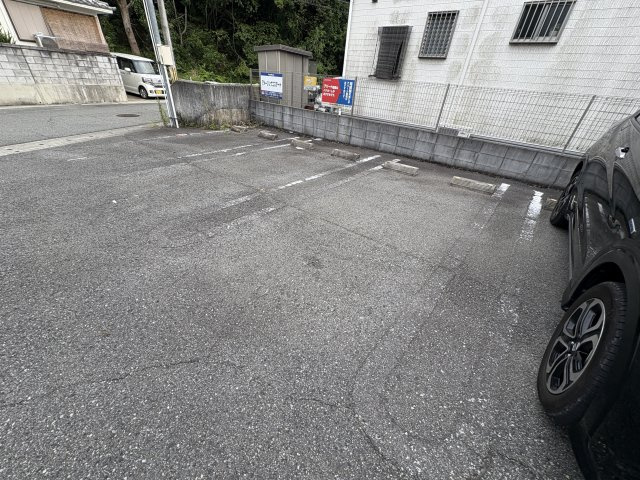 アメージングエステートの駐車場