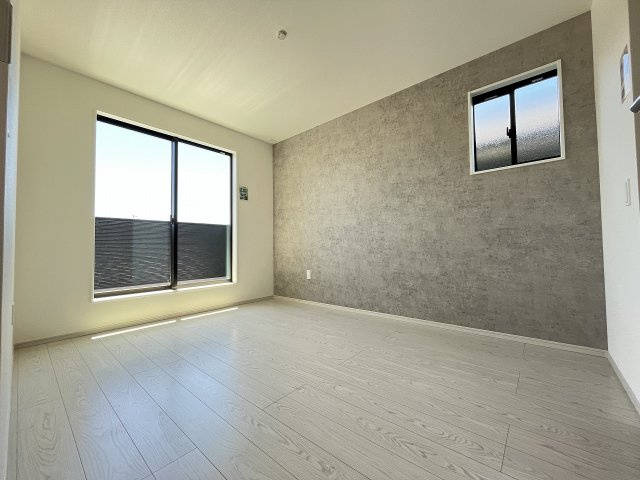 【寝室】 | 福岡市南区柳河内2丁目2期　1号棟（全2棟）【仲介手数料無料・0円】 | 現地写真。2階主寝室です。