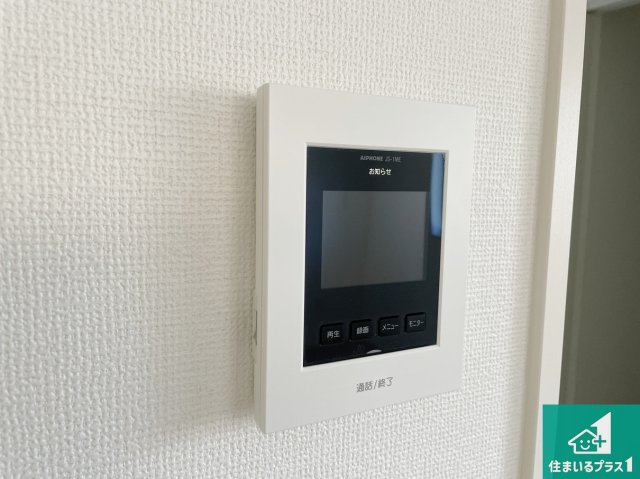 大津市桜野町　第1期　新築一戸建ての防犯設備|カラーモニターインターホン！声だけでなく来訪者の姿や顔がモニターで確認できるので、小さなお子様がいらっしゃるご家庭でも安心できます！