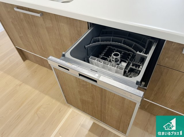 大津市桜野町　第1期　新築一戸建ての設備|食事後の一仕事、食器洗いをボタン一つでお任せできちゃいます！場所を取らないビルトイン式なので、お料理スペースもしっかり確保！