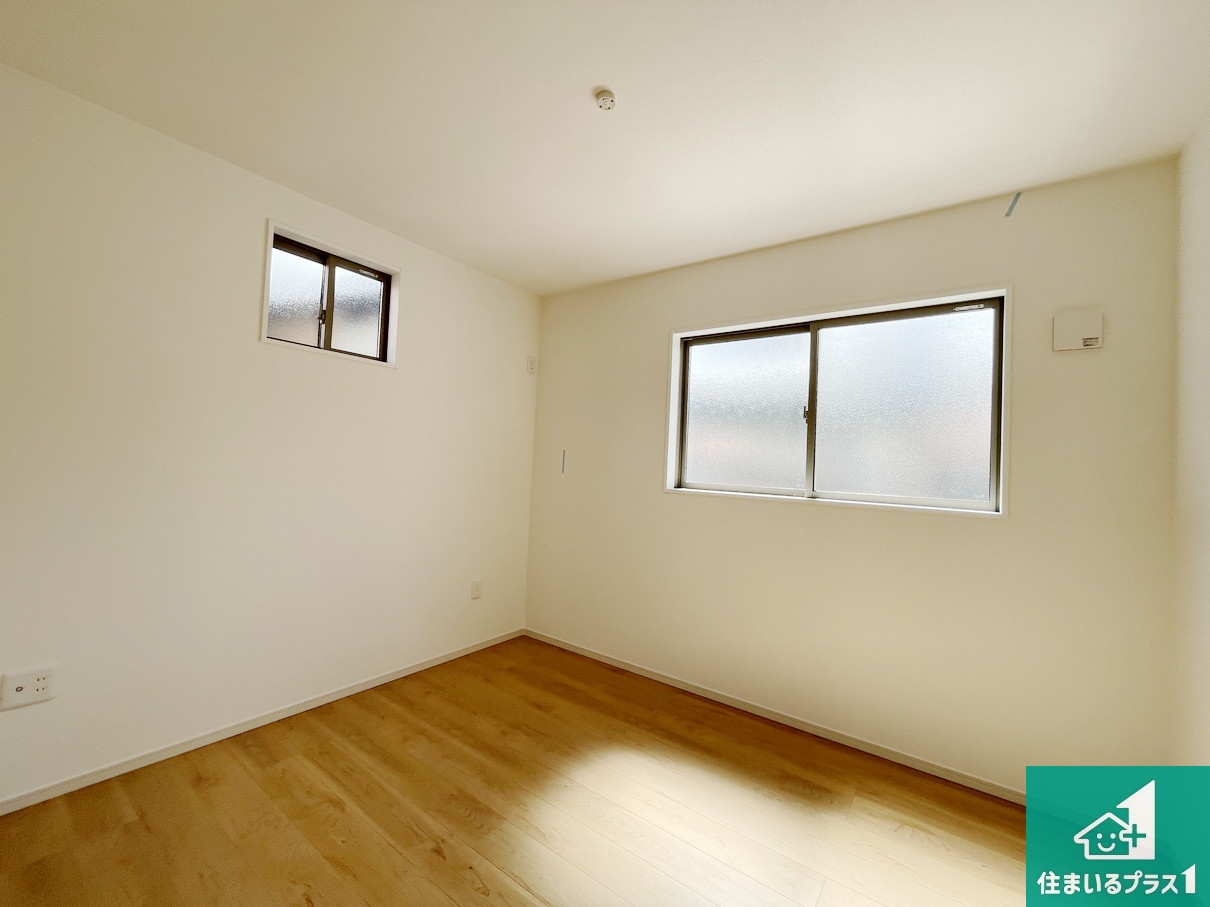 大津市桜野町　第1期　新築一戸建ての洋室|シンプルな洋室は、自分好みのインテリアが楽しめます♪ご家族とインテリアや家具を選びに行くのは新築購入時の醍醐味の一つです。ぜひお楽しみください♪