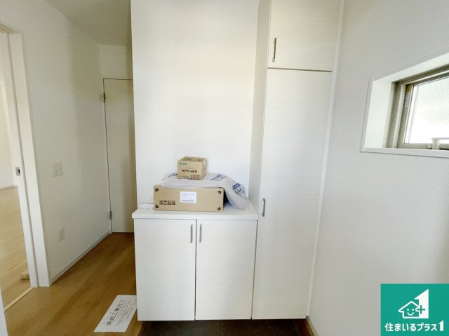 大津市桜野町　第1期　新築一戸建ての玄関|シューズボックスにはたくさんの靴が収納できるので玄関周りはいつもスッキリ！ご家族が増えても安心！