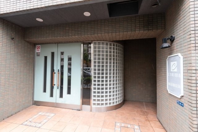 新宿区西早稲田３丁目の賃貸マンションのエントランス