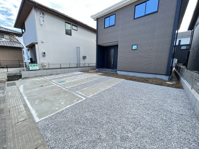 新築　高崎市飯塚町1期　１号棟の駐車場|現地写真　駐車スペースは並列2台分可能です！
