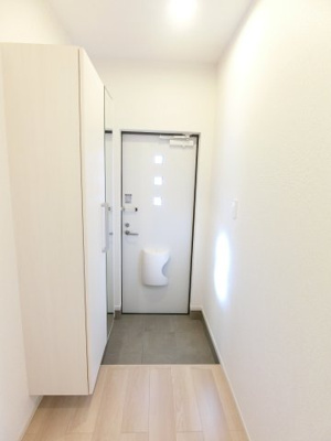 【玄関】 | ローブクレールⅠ | イメージ102号室写真（反転あり）